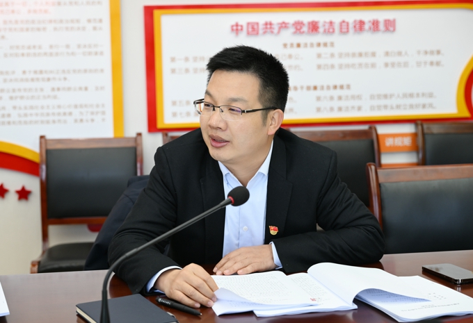 世界杯官网召开2024年3月党委理论学习中心组(扩大)学习会3.jpg