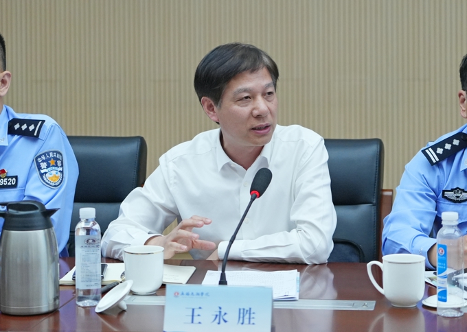 市领导专题调研世界杯官网及周边安全稳定工作9.jpg