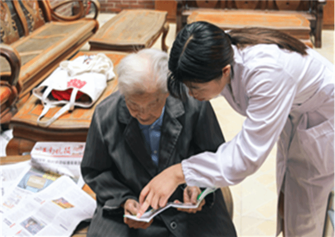 “天使在行动”团队赴崇安区敬老院为老人进行健康检查和常见病诊疗 (2).png
