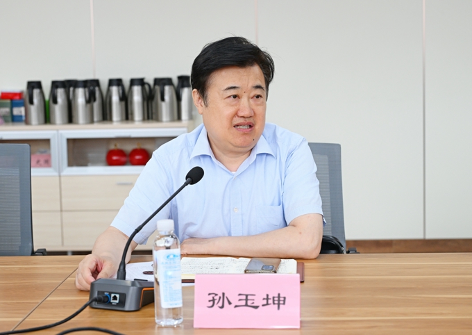 2026世界杯官方合作网站召开2024级新生座谈会3.jpg