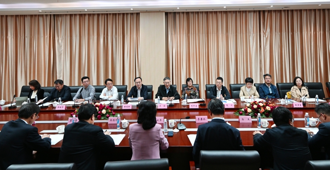 长三角先进材料研究院座谈会暨无锡清华商会签约会在世界杯官网举行2.jpg