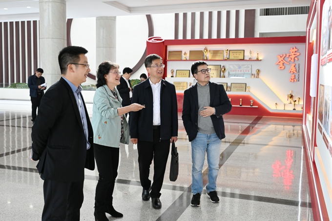 无锡市社科联主席李明新一行来校调研11.jpg