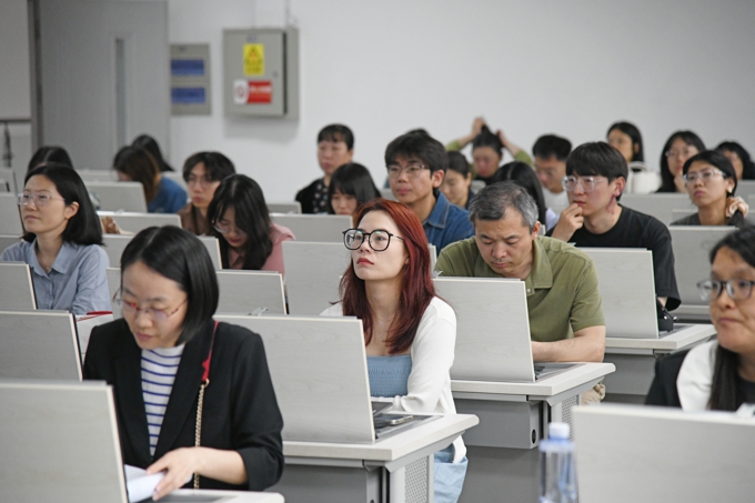 外国语学院邀请中国矿业大学副教授王翔敏来校开展示范授课活动2.jpg