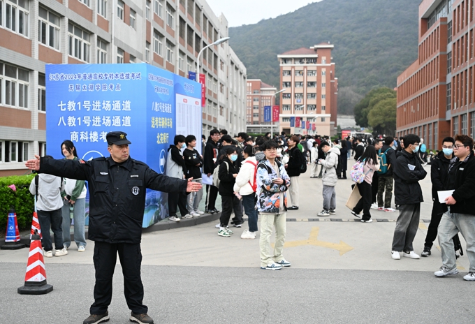 世界杯官网圆满完成2024年普通高校专转本选拔考试考务工作14.jpg
