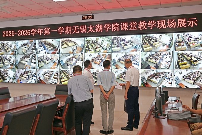 校领导带队检查2025年秋季学期开学第一课5.jpg
