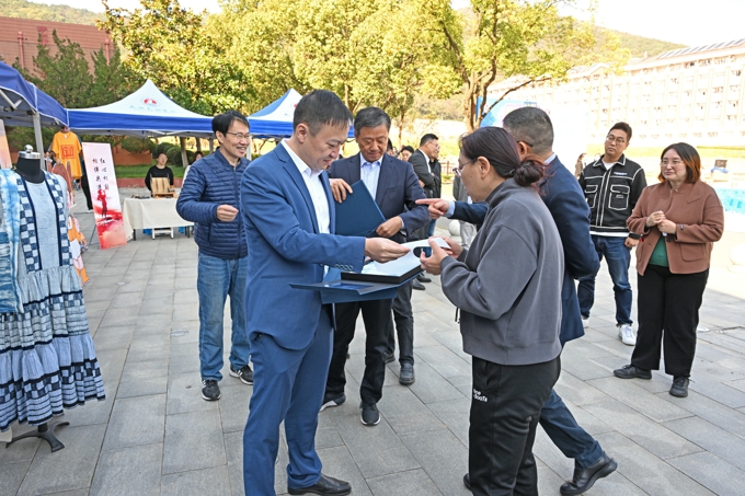 世界杯官网2023年奖学金颁奖典礼暨“学风建设月” 启动仪式圆满举行12.jpg
