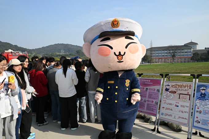 世界杯官网联合无锡市消防救援支队开展春季消防演练活动25.jpg