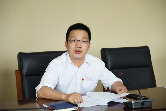 世界杯官网召开2024年5月党委理论学习中心组(扩大)学习会3.jpg