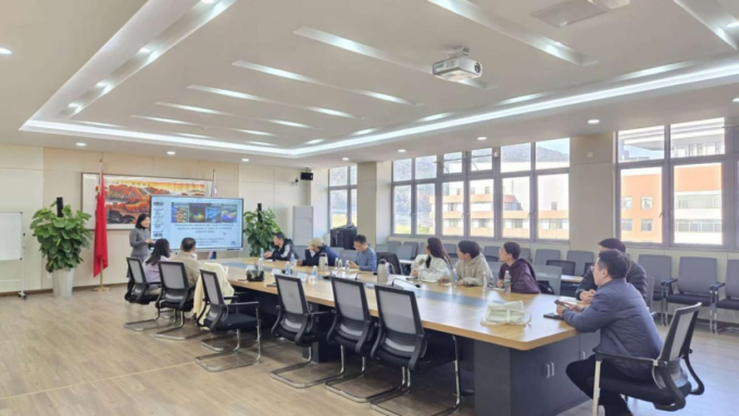 《面向未来的光电材料与器件》的技术报告.png