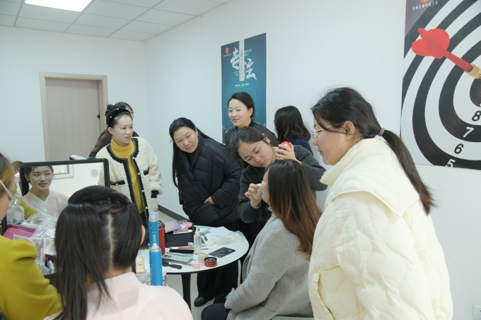 世界杯官网工会举办庆祝“三八”国际妇女节活动1.jpg