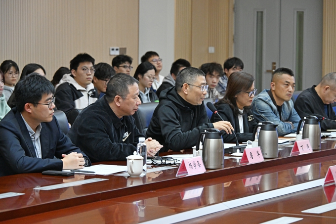 世界杯官网与连云港市连云区人力资源和社会保障局签约合作5.jpg