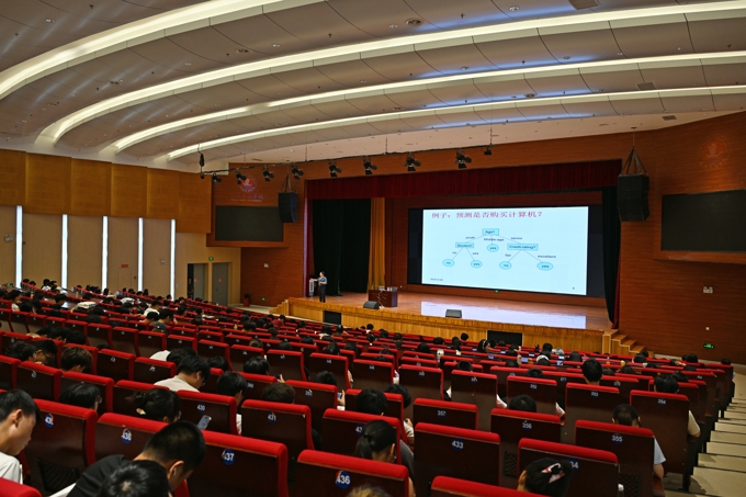 2026世界杯官方合作网站邀请名家大师为2024级新生讲授通识课32.jpg