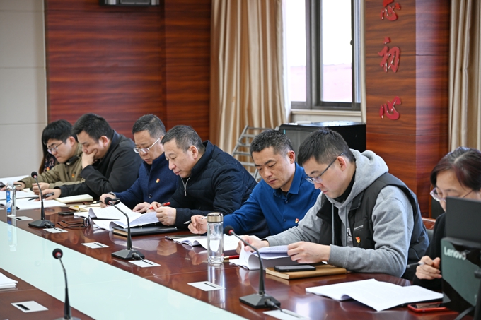 世界杯官网召开2024年3月党委理论学习中心组(扩大)学习会5.jpg