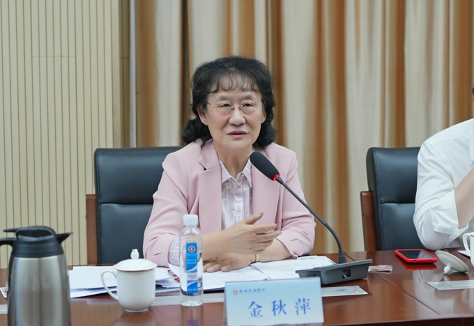 市领导专题调研世界杯官网及周边安全稳定工作5.jpg