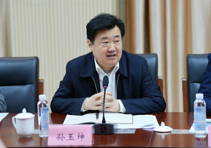 学校召开党委(扩大)会议暨学校党的建设工作领导小组会议2.jpg