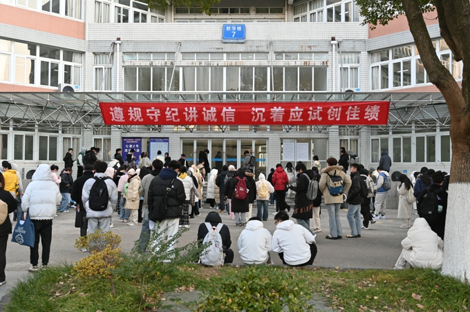 世界杯官网顺利完成2024年下半年全国大学英语四六级考试3.jpg