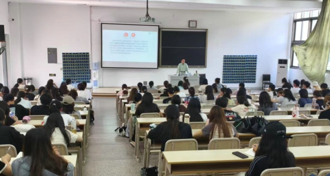 学校党校第35期发展对象培训班顺利结业3(1).jpg