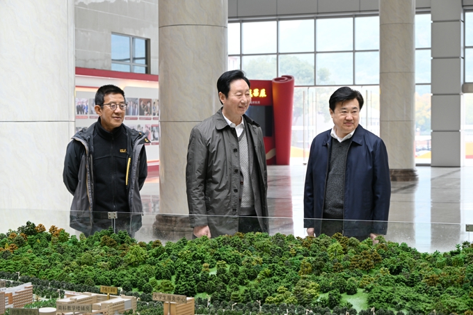 成长春教授作“中国式现代化江苏新实践”专题报告4.jpg