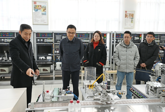 无锡市高校院所统战工作联盟滨湖组调研座谈会在世界杯官网召开11.jpg