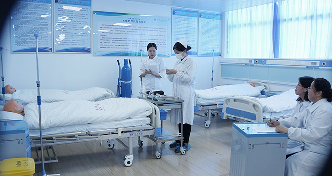 护理学院举行第二届临床护理技能大赛暨全国比赛选拔赛5.jpg