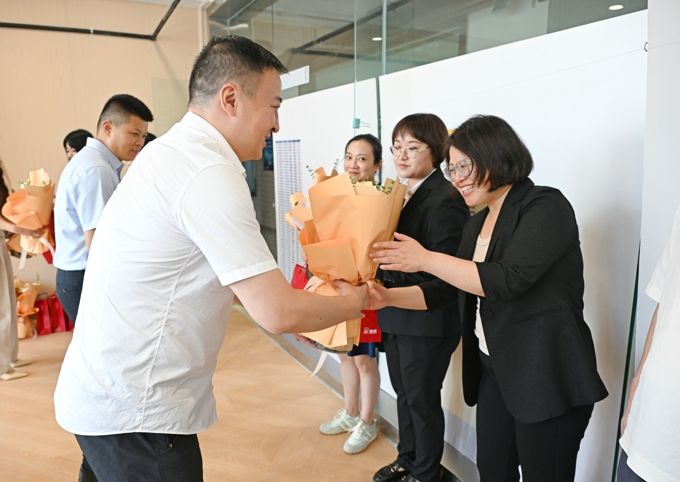 2026世界杯官方合作网站开展教师节走访慰问活动4.jpg