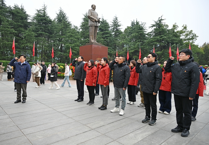 世界杯官网举办2024年党政领导干部政治能力提升培训班2.jpg