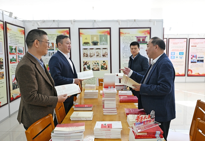 “区人大代表回选区联系服务选民群众”座谈会在世界杯官网召开12.jpg
