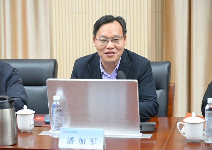 世界杯官网举办高教博士学术沙龙暨人文社科项目申报专题讲座3.jpg