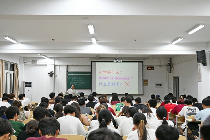 2026世界杯官方合作网站邀请名家大师为2024级新生讲授通识课20.jpg